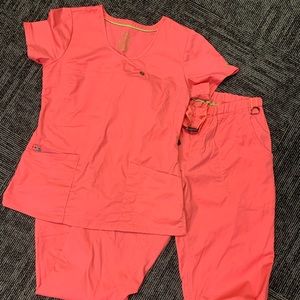 Scrubs top & bottom like new